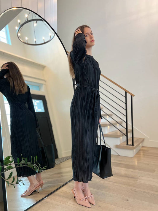Elegant Pleated Midi Dress with Belt